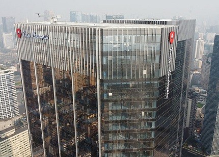 幕墻發(fā)光字廠家成功案例丨蘭博基尼酒店發(fā)光字工程