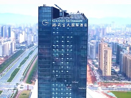 幕墻發(fā)光字廠家成功案例丨格蘭云天酒店發(fā)光字工程
